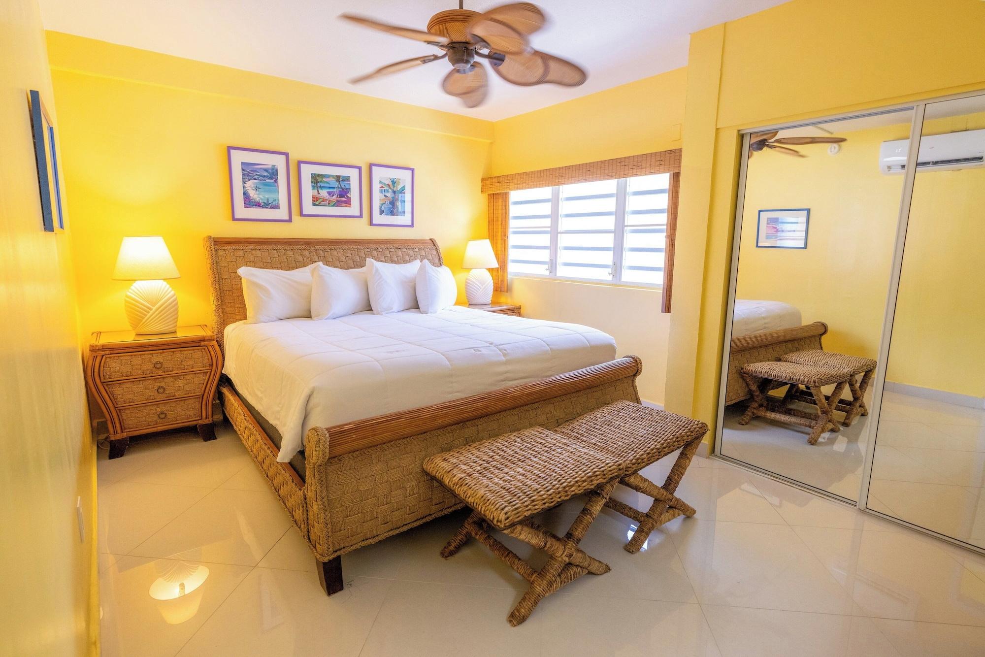 2 Bedrooms, Condo, Beach Front