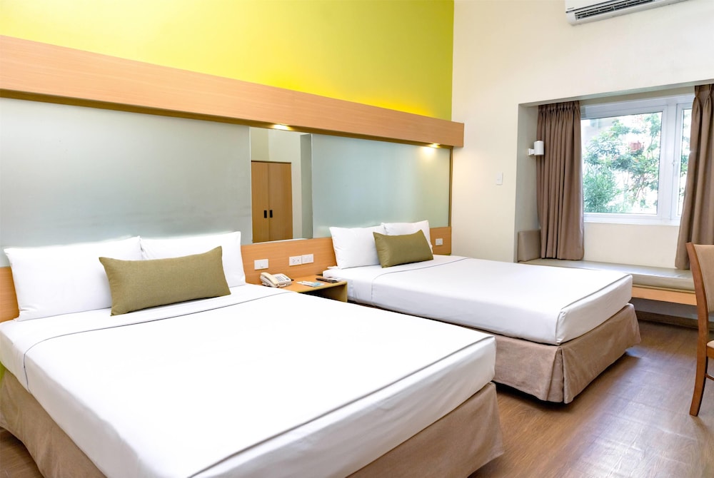 Room at Microtel By Wyndham Davao, DAVAO