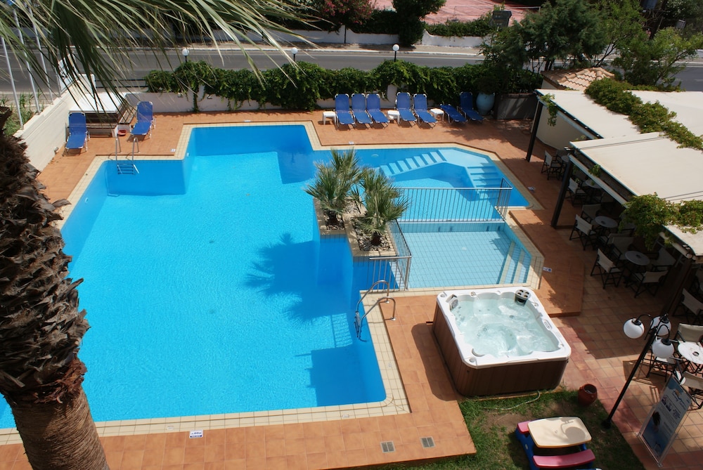SUNNY SUITES 32/51