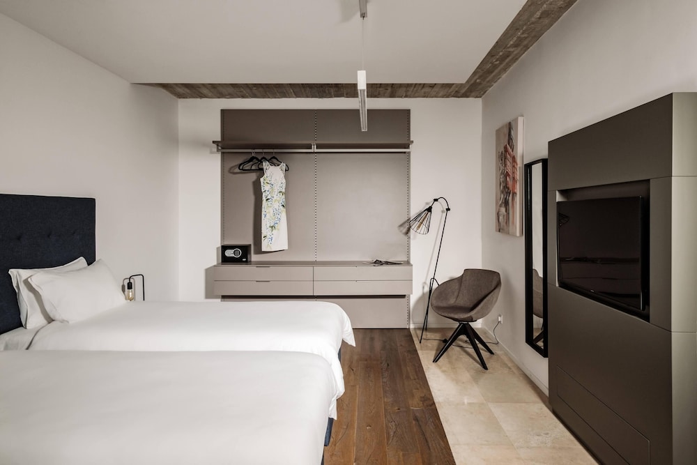 19 Rooms 9/71