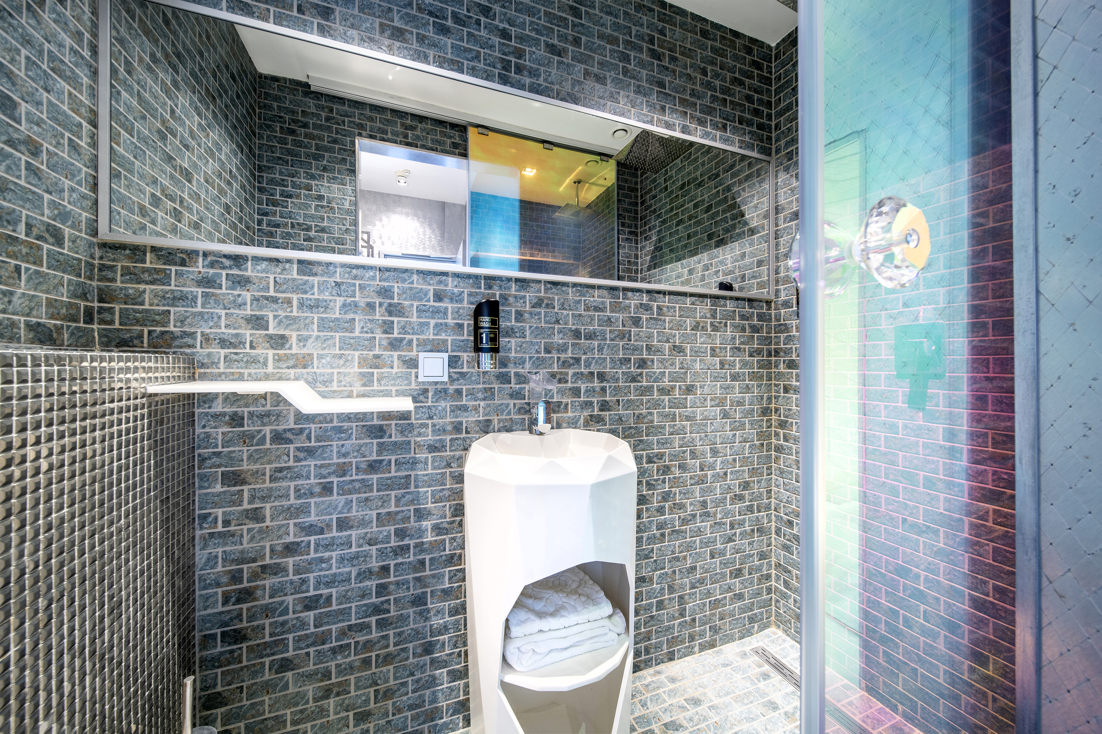 Diamond Capsule Hotel Amsterdam South 19/32