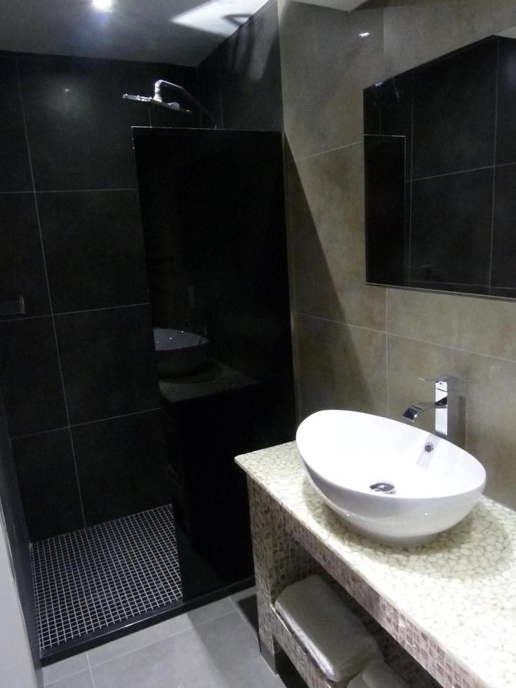 Achilleos City Hotel 43/46