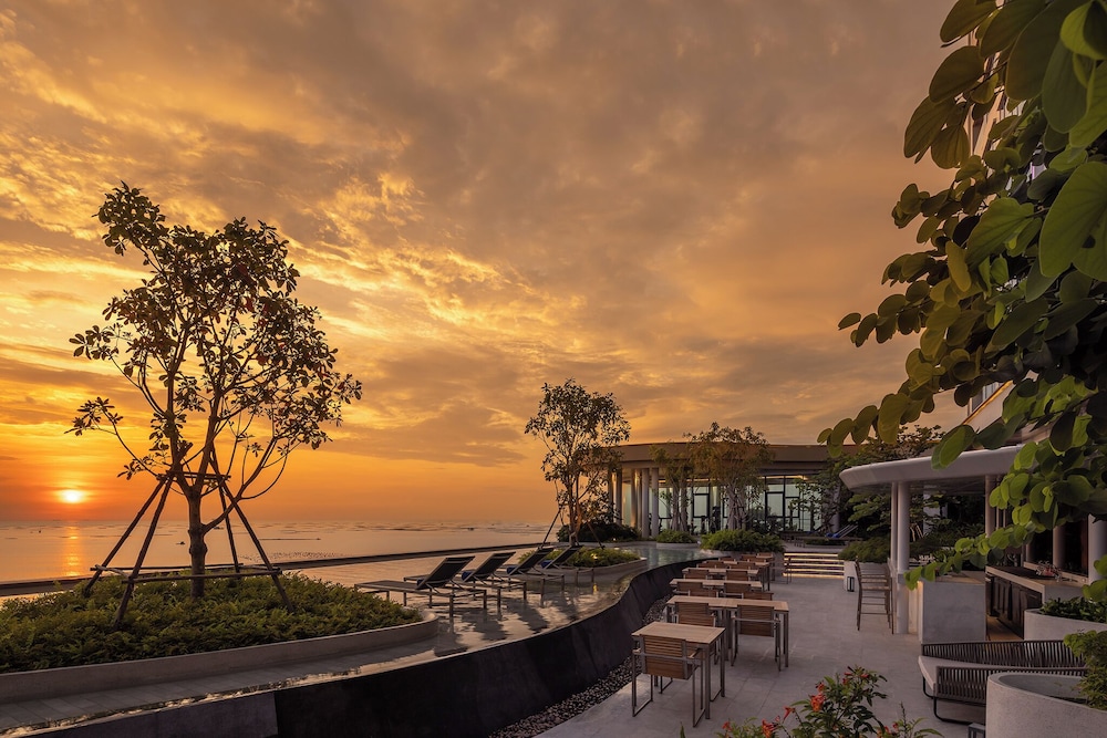 S. Sriracha Hotel and Residence 45/50