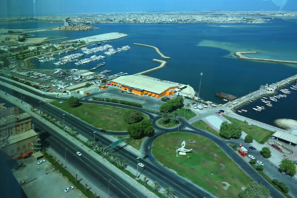 Harbour Suite Hotel 28/33