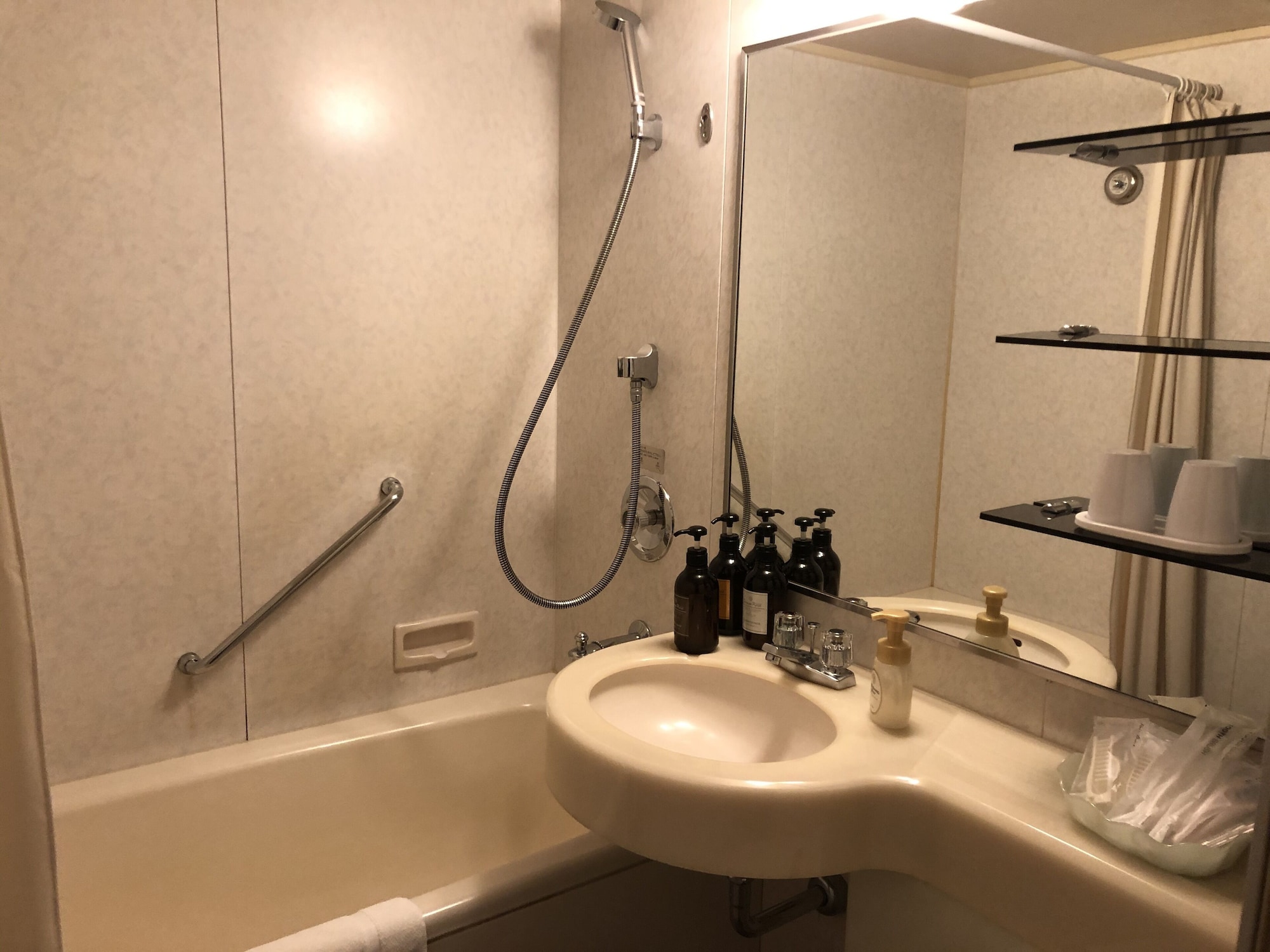 غرفة قياسية بسرير مزدوج للمدخنين، Rembrandt Hotel Tokyo Machida 4/4