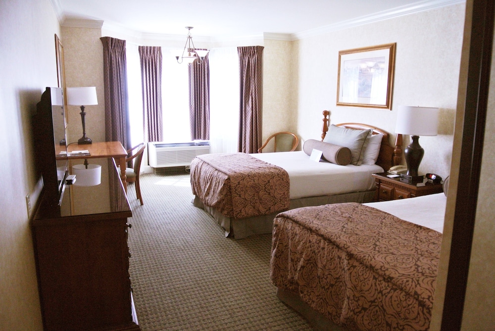 Cow Hollow Inn 8/46