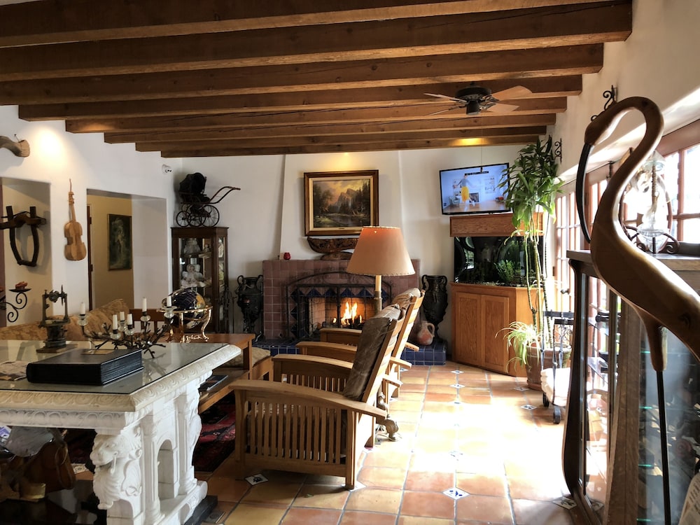 Villa Rosa Inn 51/78