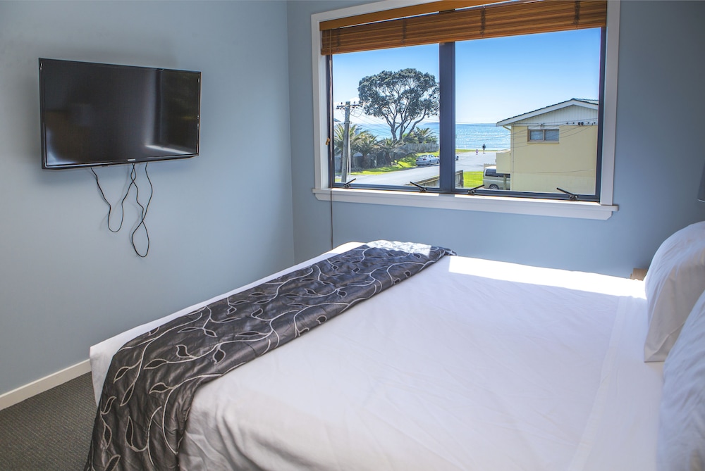 Waves Motel 19/46