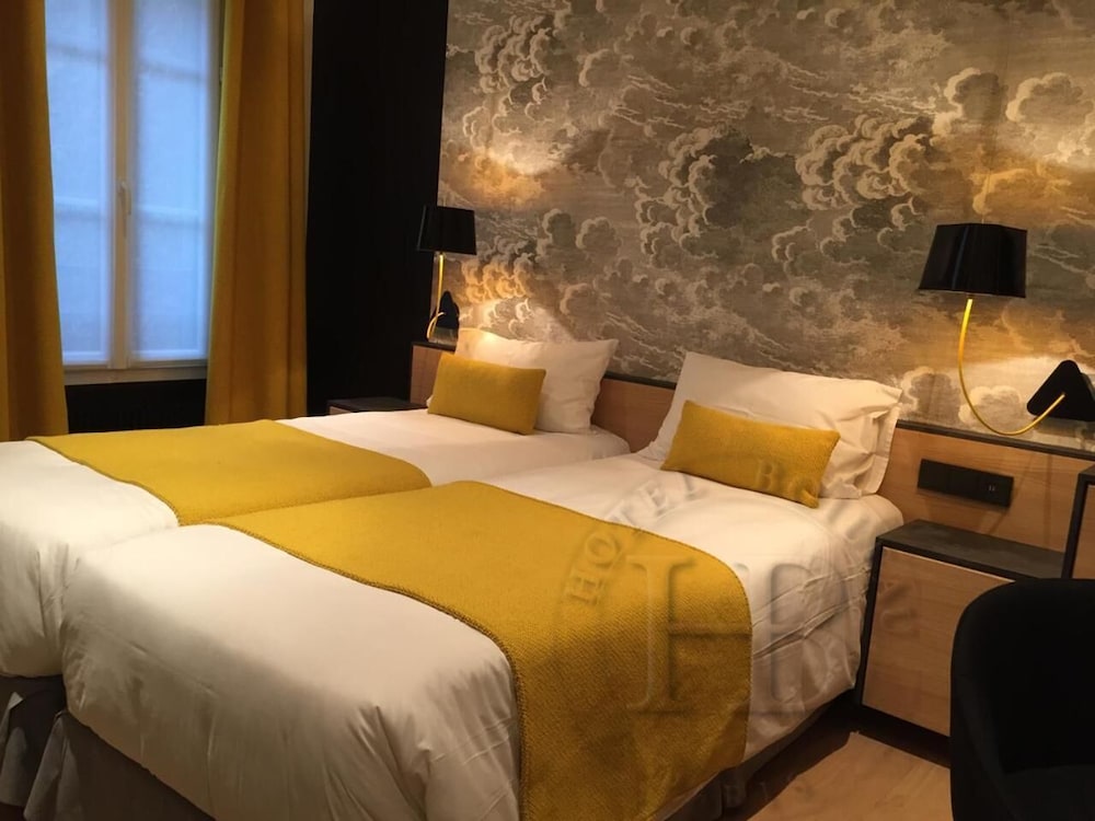 2 BEDROOMS, SUITE