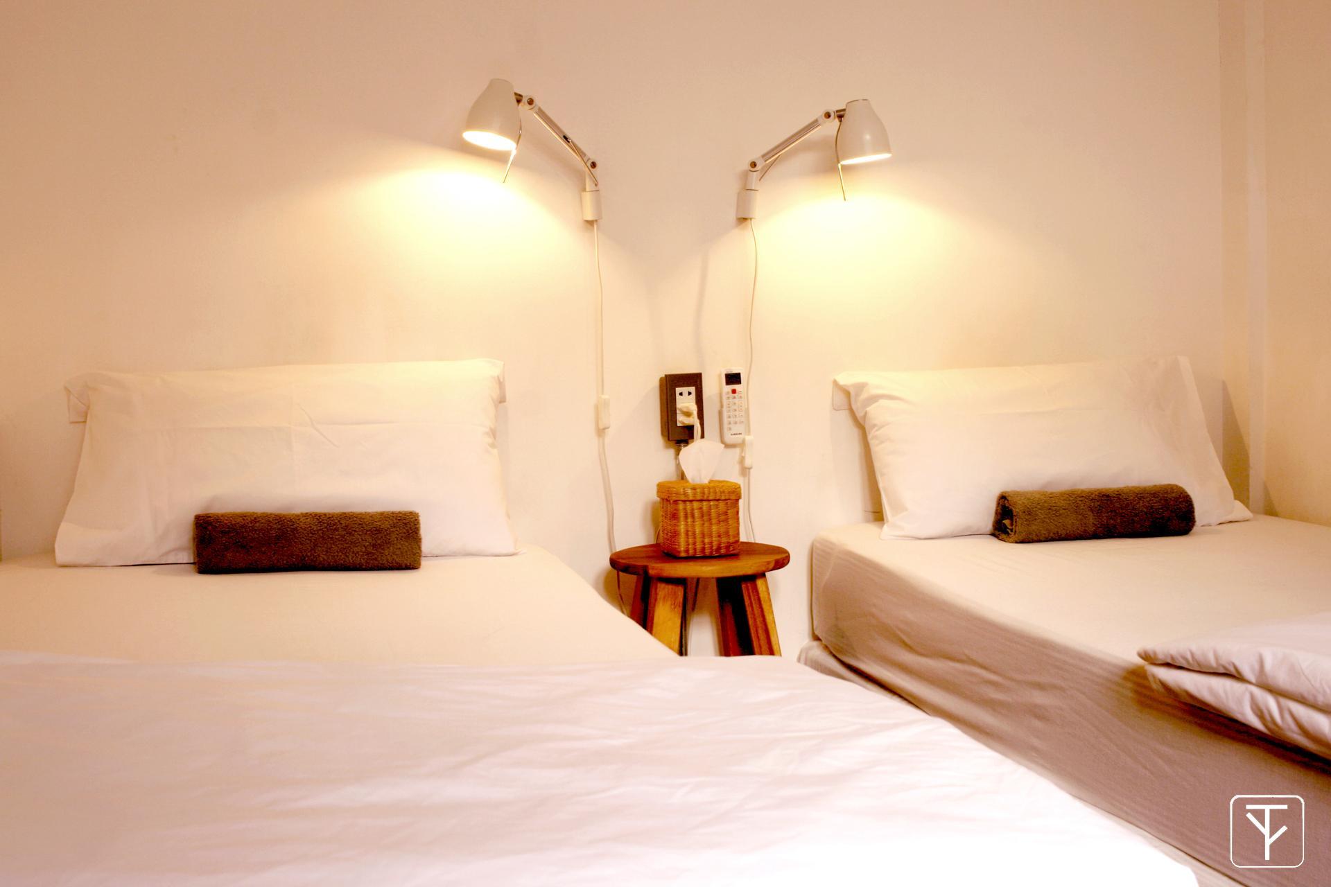 STANDARD, TWIN BEDS, SHARED BATHROOM
