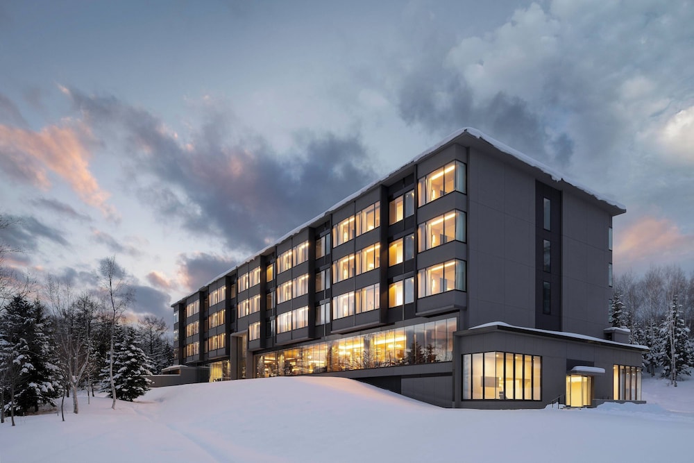 Higashiyama Niseko Village, a Ritz-Carlton Reserve 2/42