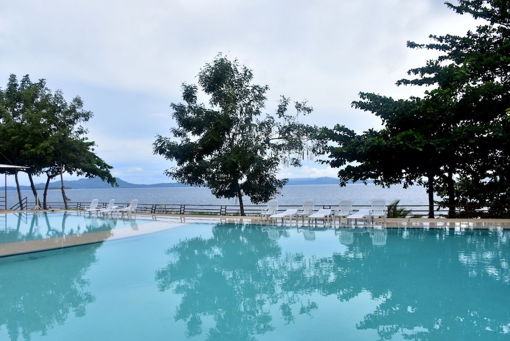 Almont Beach Resort 4/35