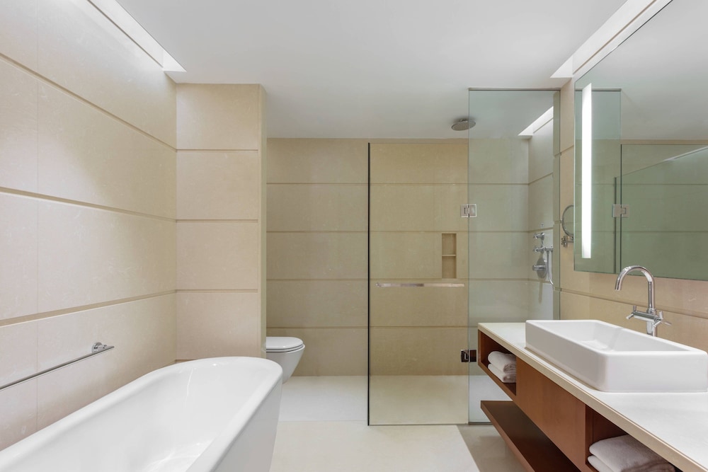 Courtyard By Marriott Kochi Airport 17/51