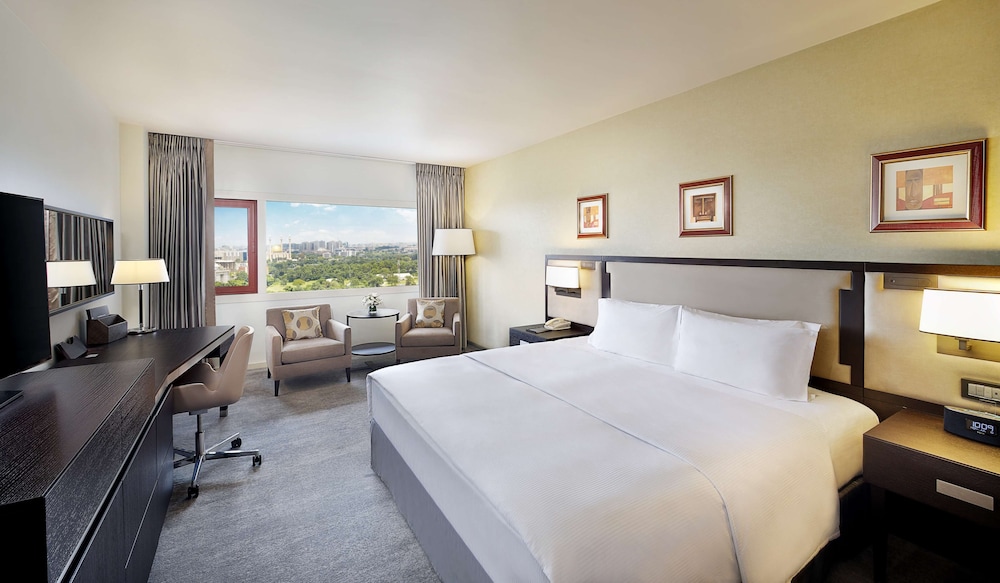 BUSINESS, SUITE, KING BED