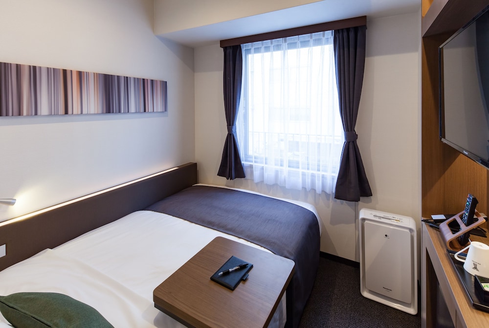 SEMI ROOM, SEMI DOUBLE BED