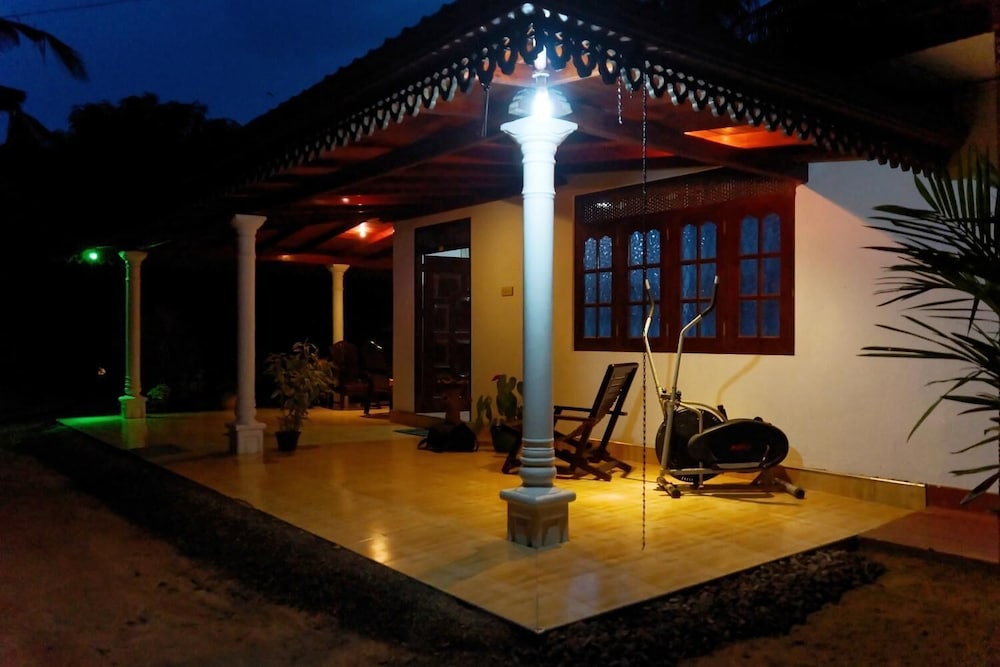 Damith Tourist Inn 38/44