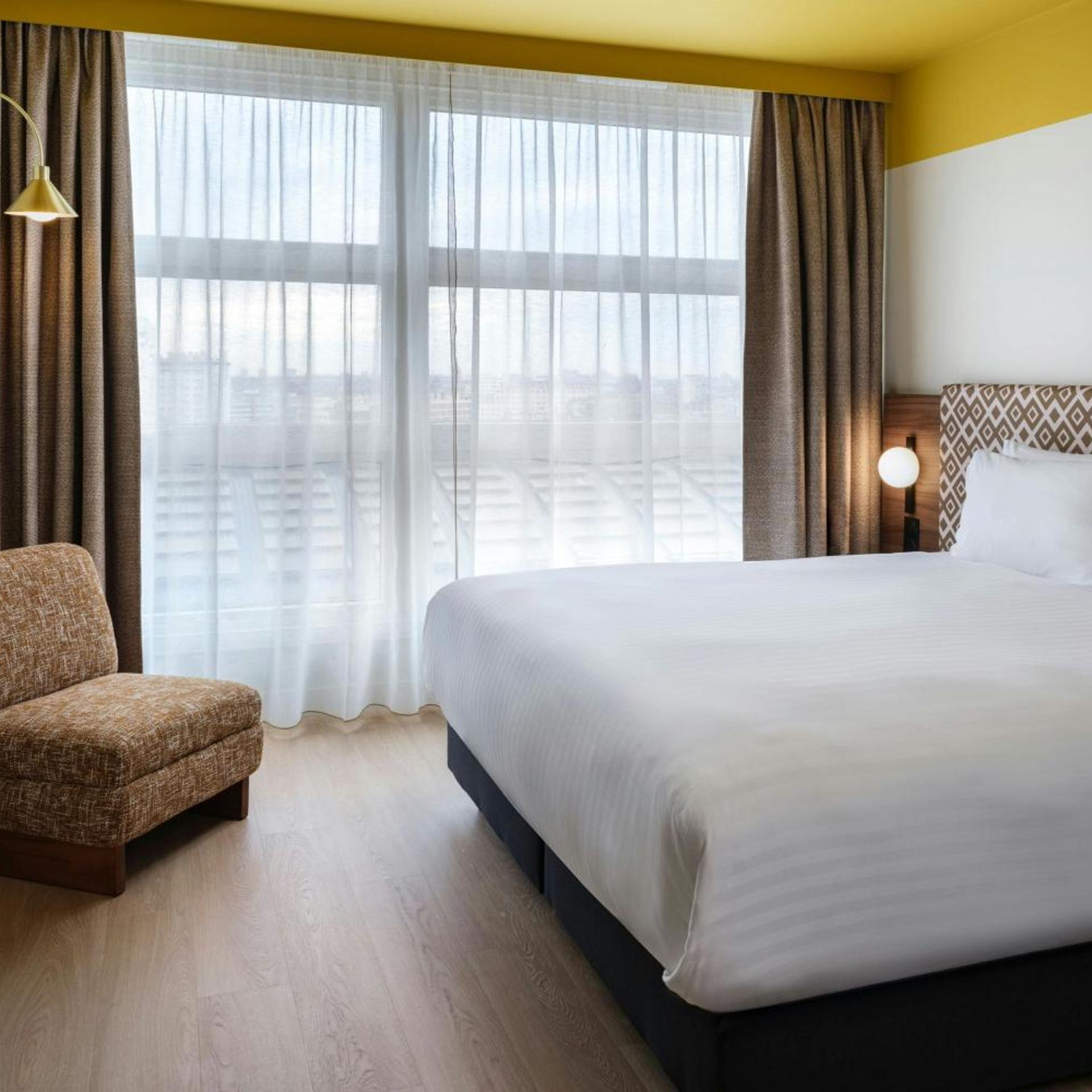Studio, King Bed, Urban View