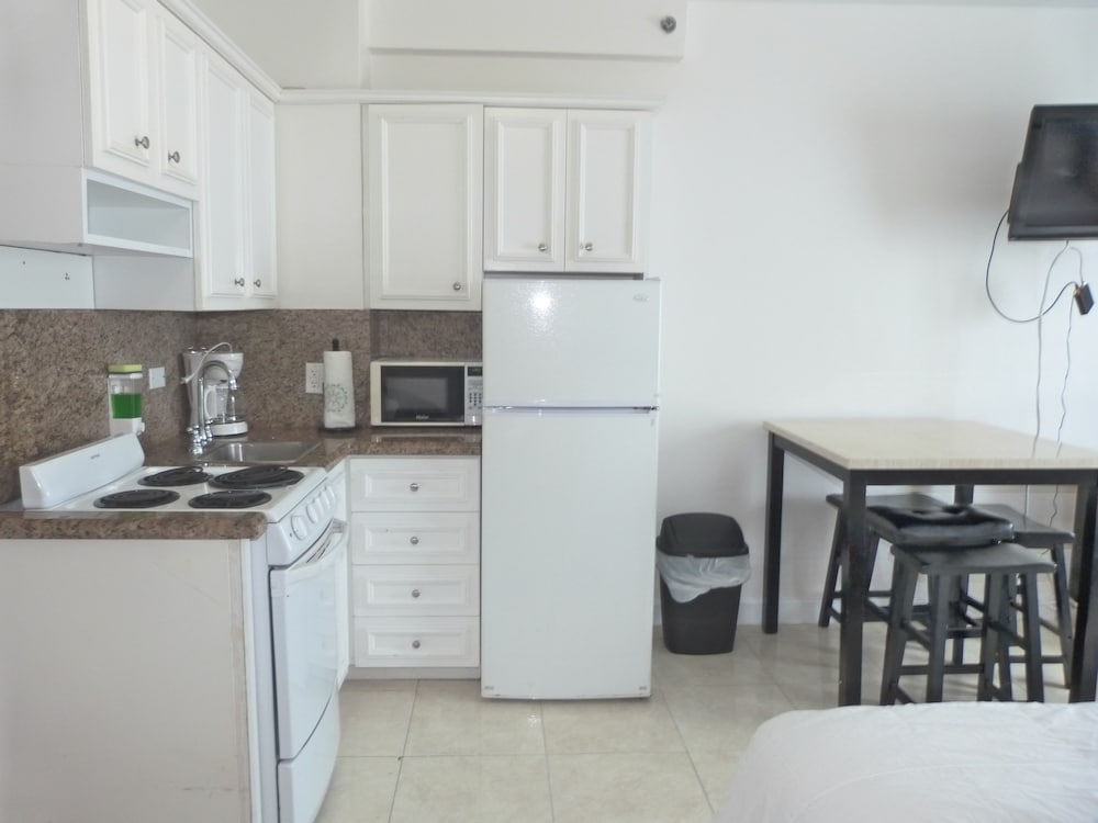 Ocean Front Casablanca Studios with FULL KITCHENS & Beach access By BL Rentals 30/50