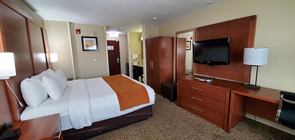 Comfort Inn Portland near I-84 and I-205 7/28