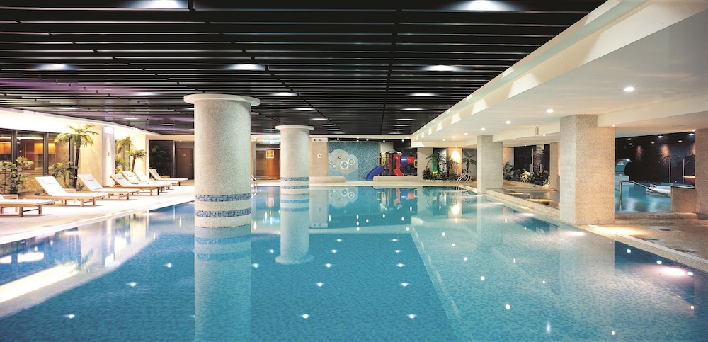Lakeshore Hotel 22/50