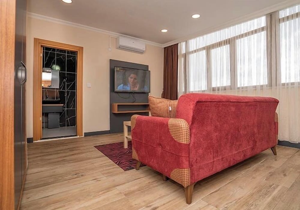 Hill Suites 26/34