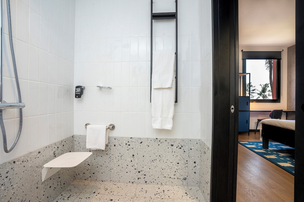 Ibis Styles Dakar 67/67