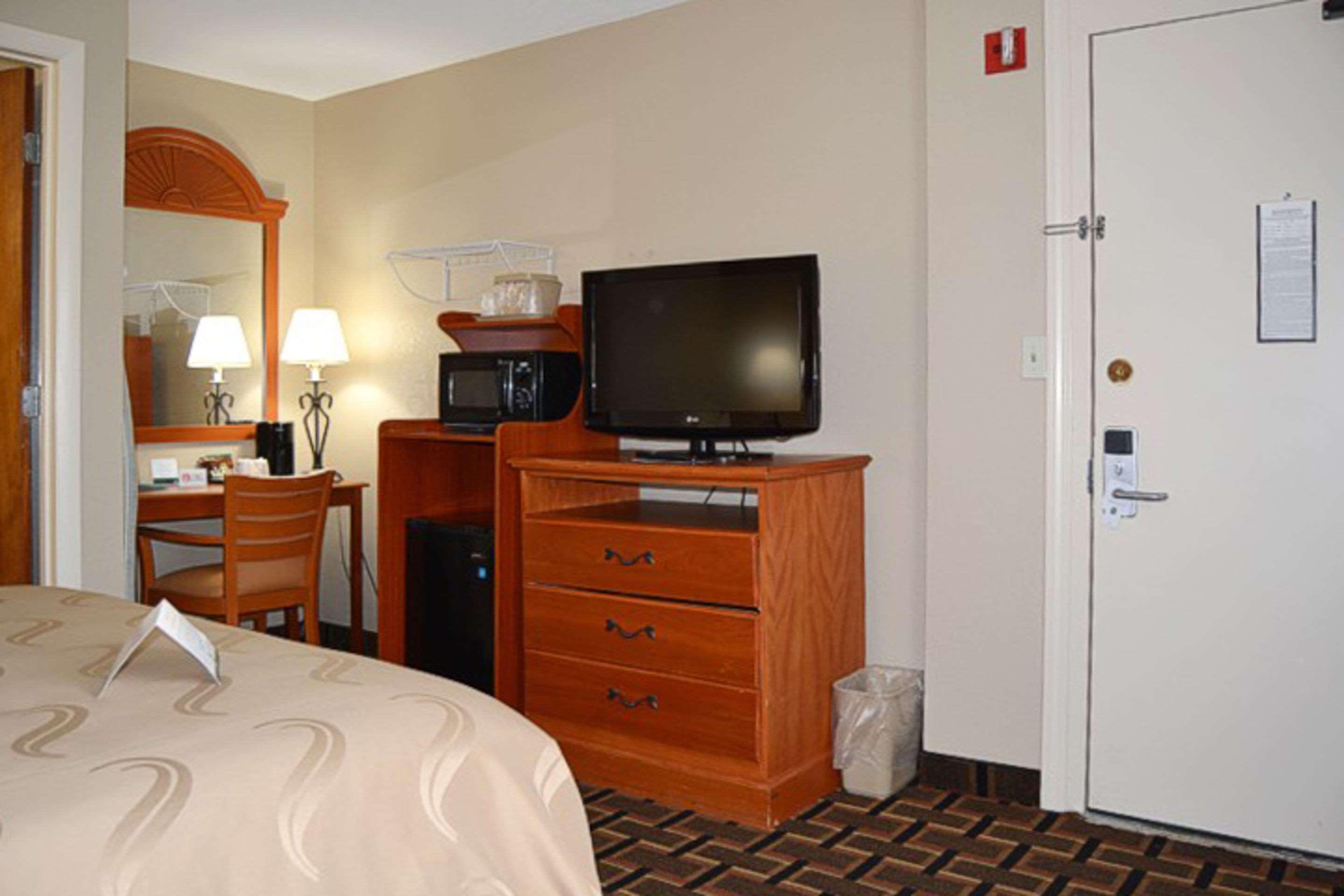 غرفة بسرير كوين، Quality Inn Raynham - Taunton 3/5