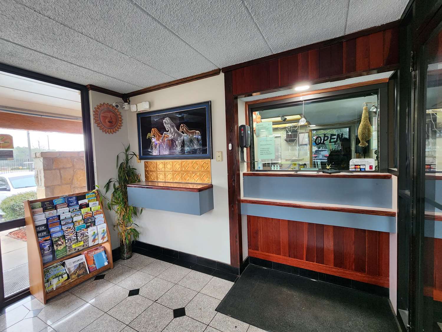 Americas Best Value Inn & Suites Little Rock at Scott Hamilton Dr 4/20