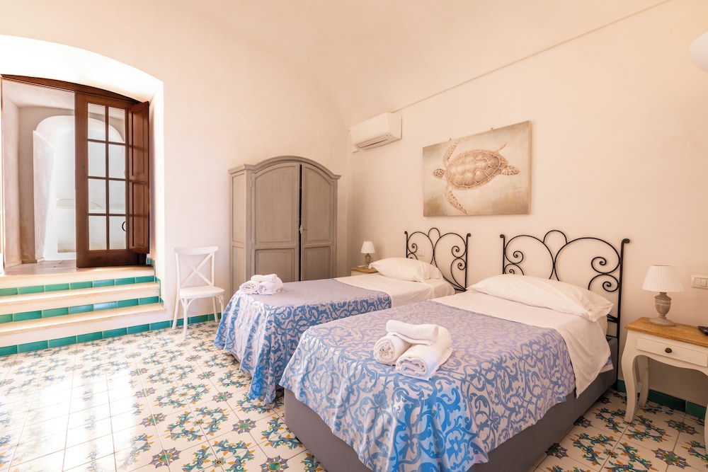 Hotel Torre Dei Borboni 23/72