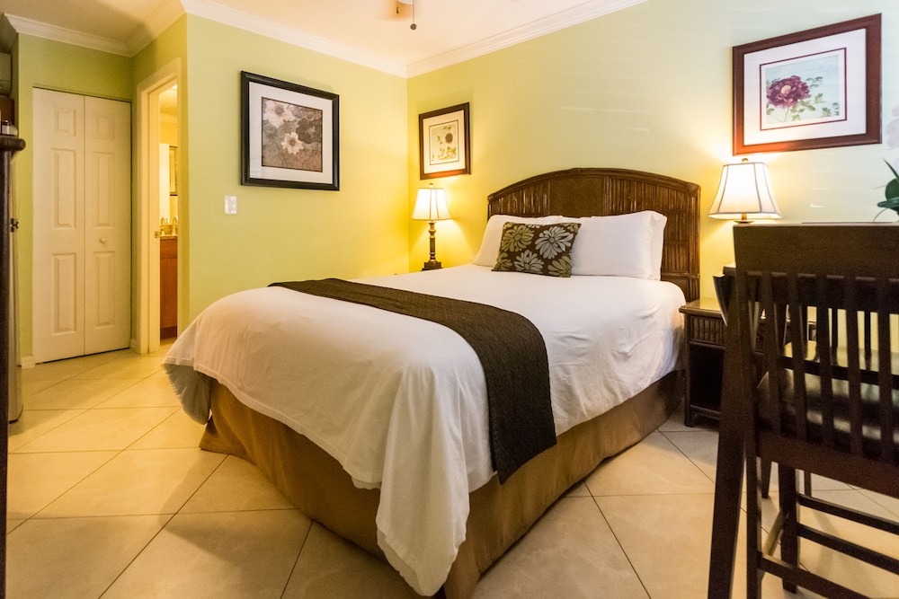 Tropical Beach Resorts 14/79