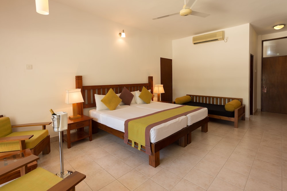 Nilaveli Beach Hotel 13/50