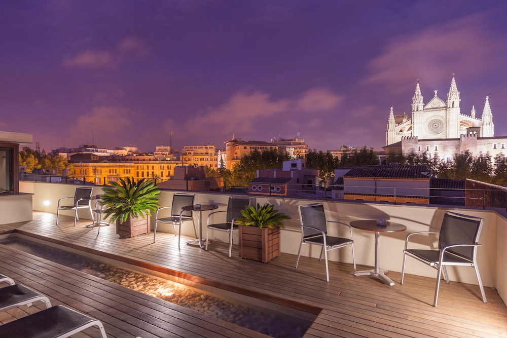 Petit Palace Hotel Tres 67/70