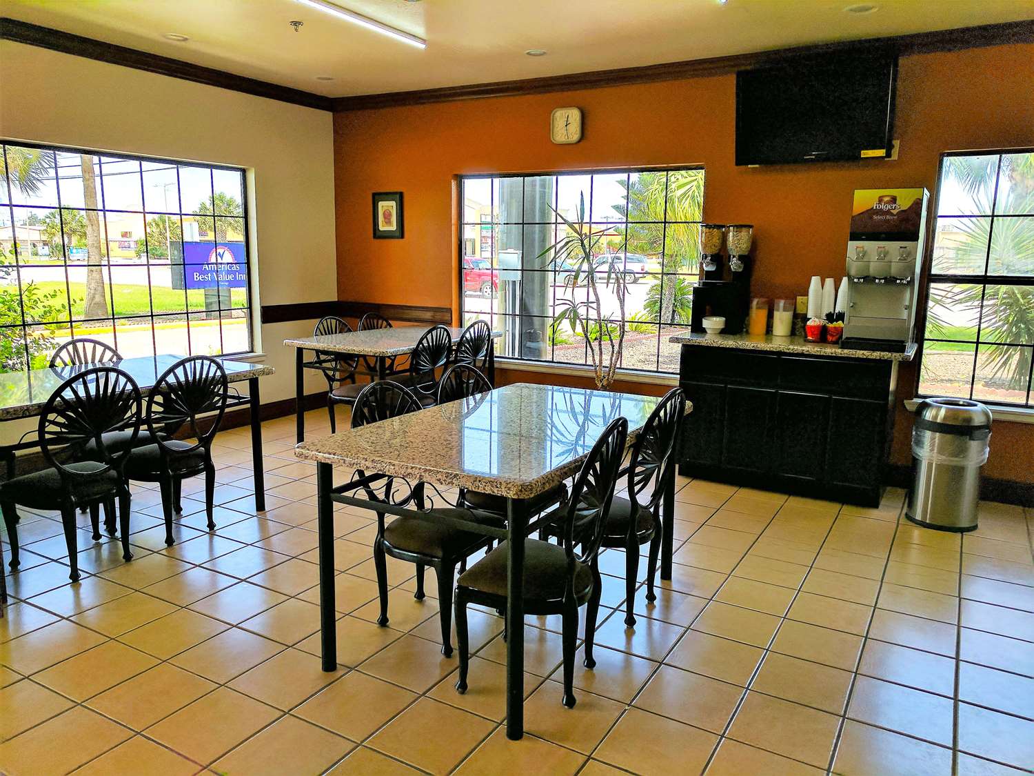 Americas Best Value Inn Brownsville 27/35