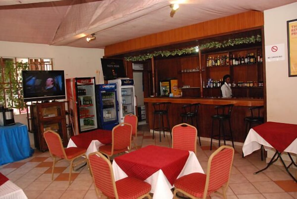 Victoria Travel Hotel 24/50