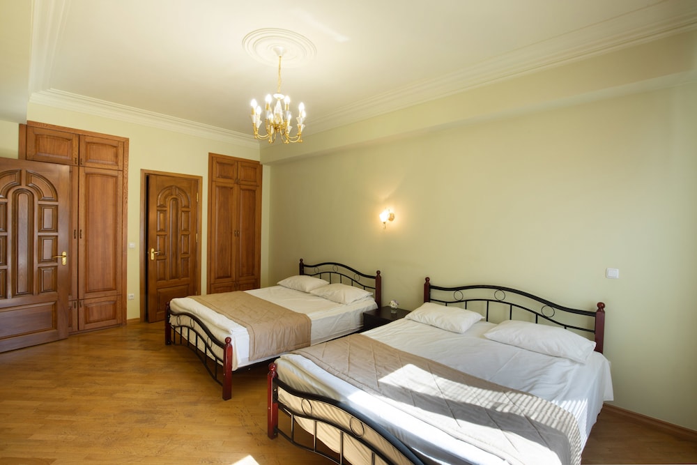 KANTAR HOTEL 10/50