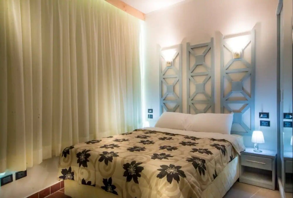 Royal Beach Serviced Apartments 47/75