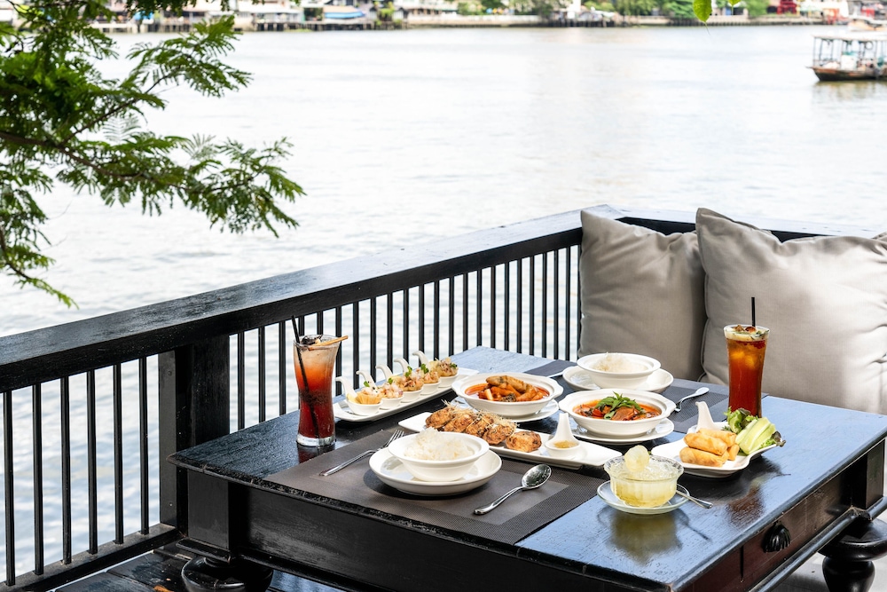 Amdaeng Bangkok Riverside Hotel 66/75