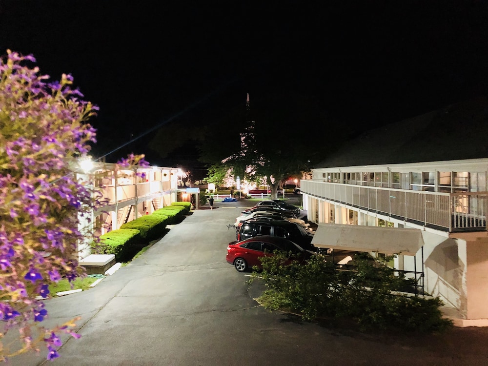 Hyannis Inn 36/50