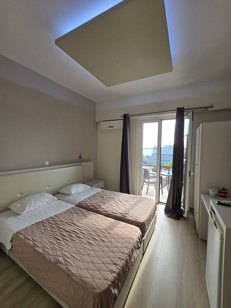 Aegean Sea Rooms 8/32