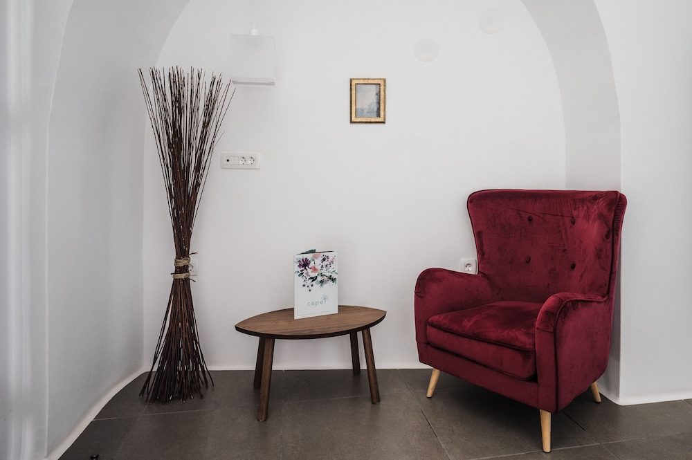 Amphitrite Suites Santorini 50/68