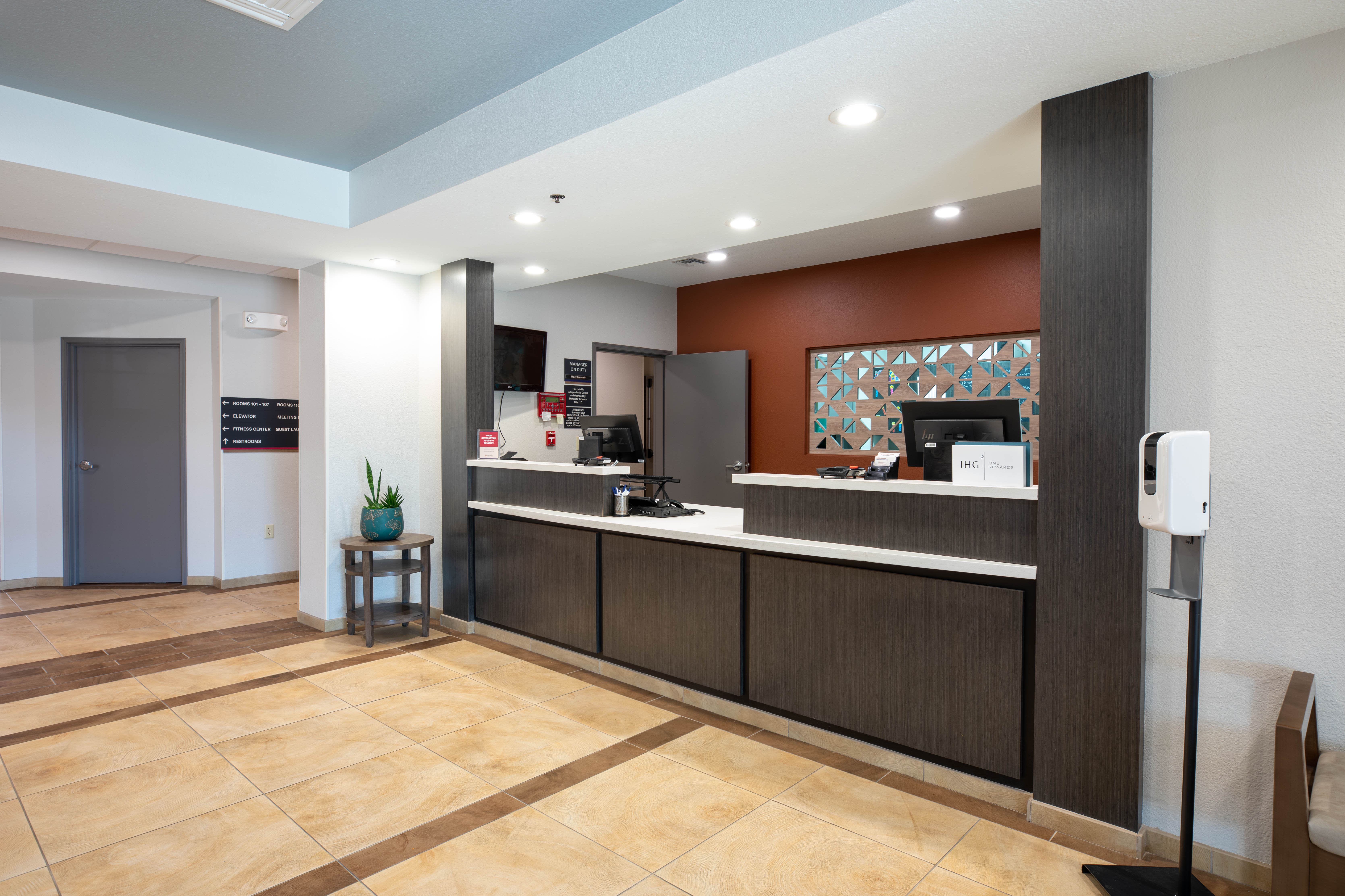 Candlewood Suites St. Joseph 10/54