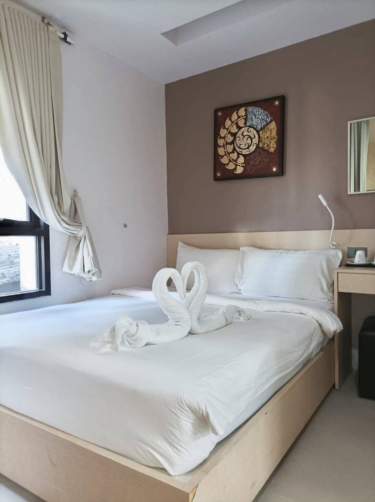 Standard, Queen Bed, Building B