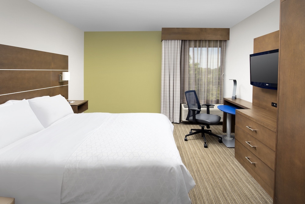 HOLIDAY INN EXPRESS ANDOVER NORTH - LAWRENCE 17/50