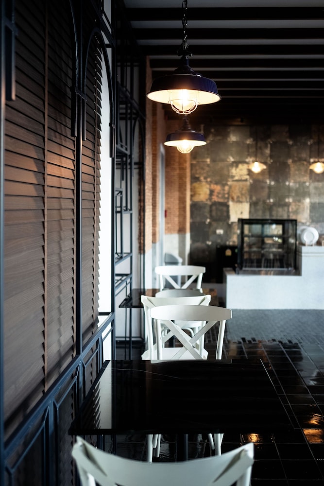Khunluang Hostel - Adults Only 8/45