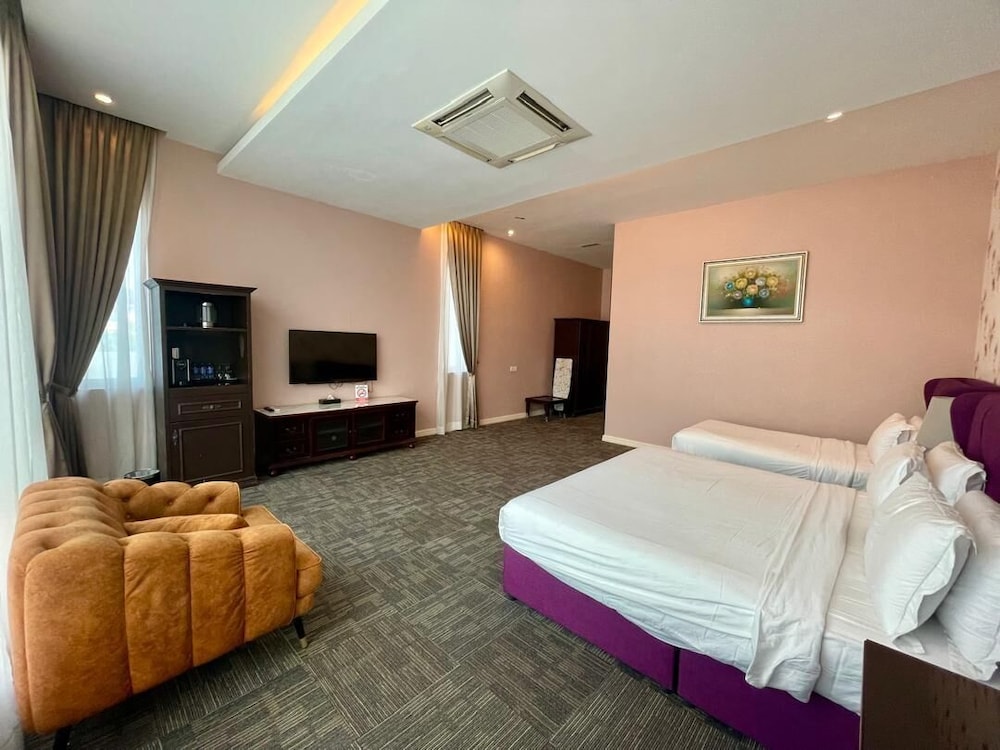 Venice, 1 King and 1 Single Beds