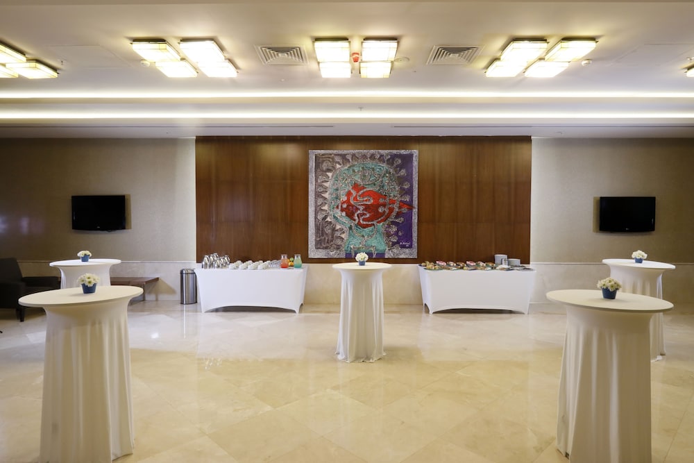 ISG Airport Hotel 57/63