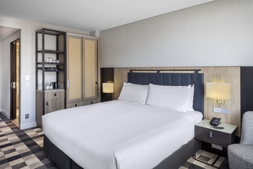 ROOM, KING BED, ACCESSIBLE