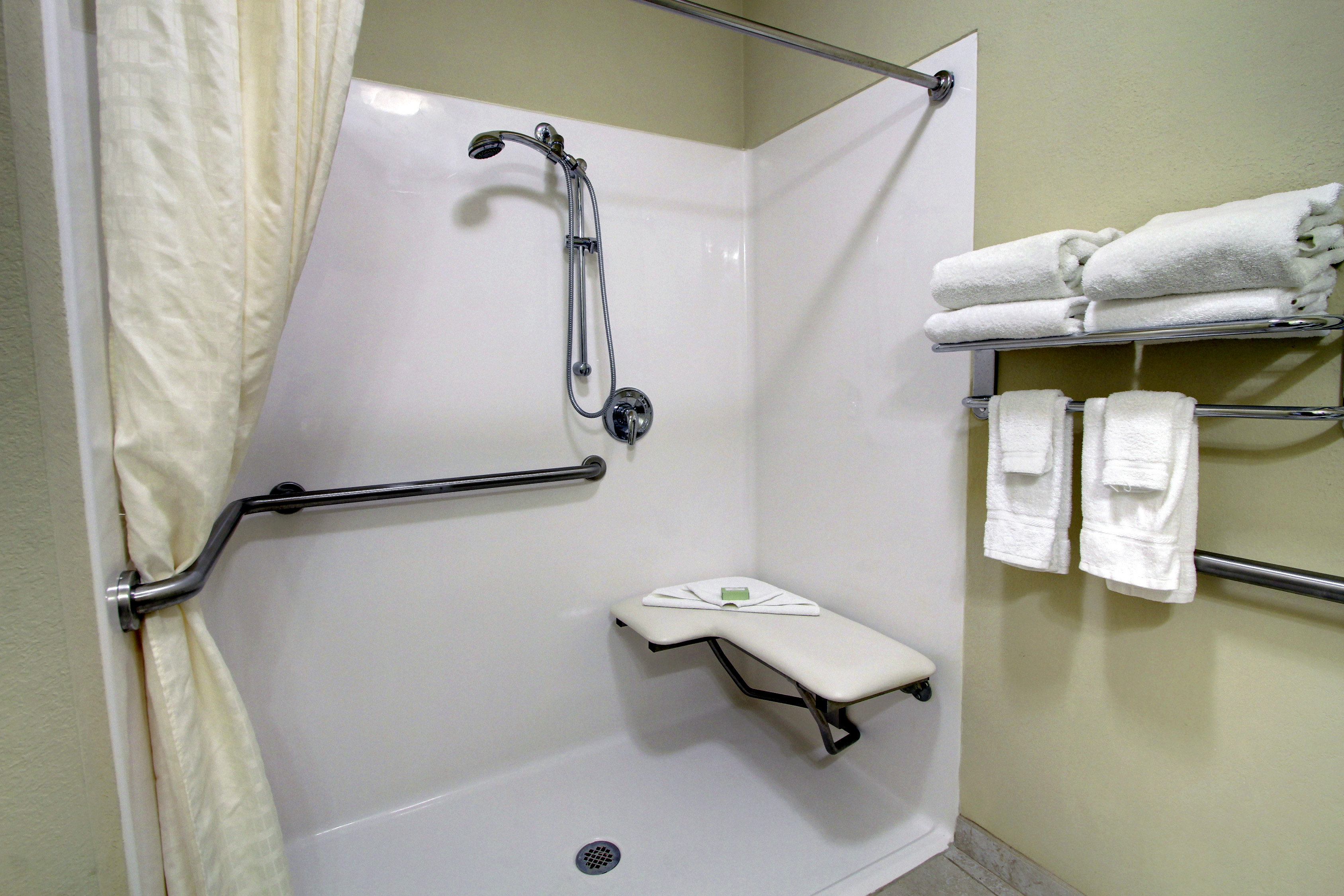 Cobblestone Hotel Wayne 43/44