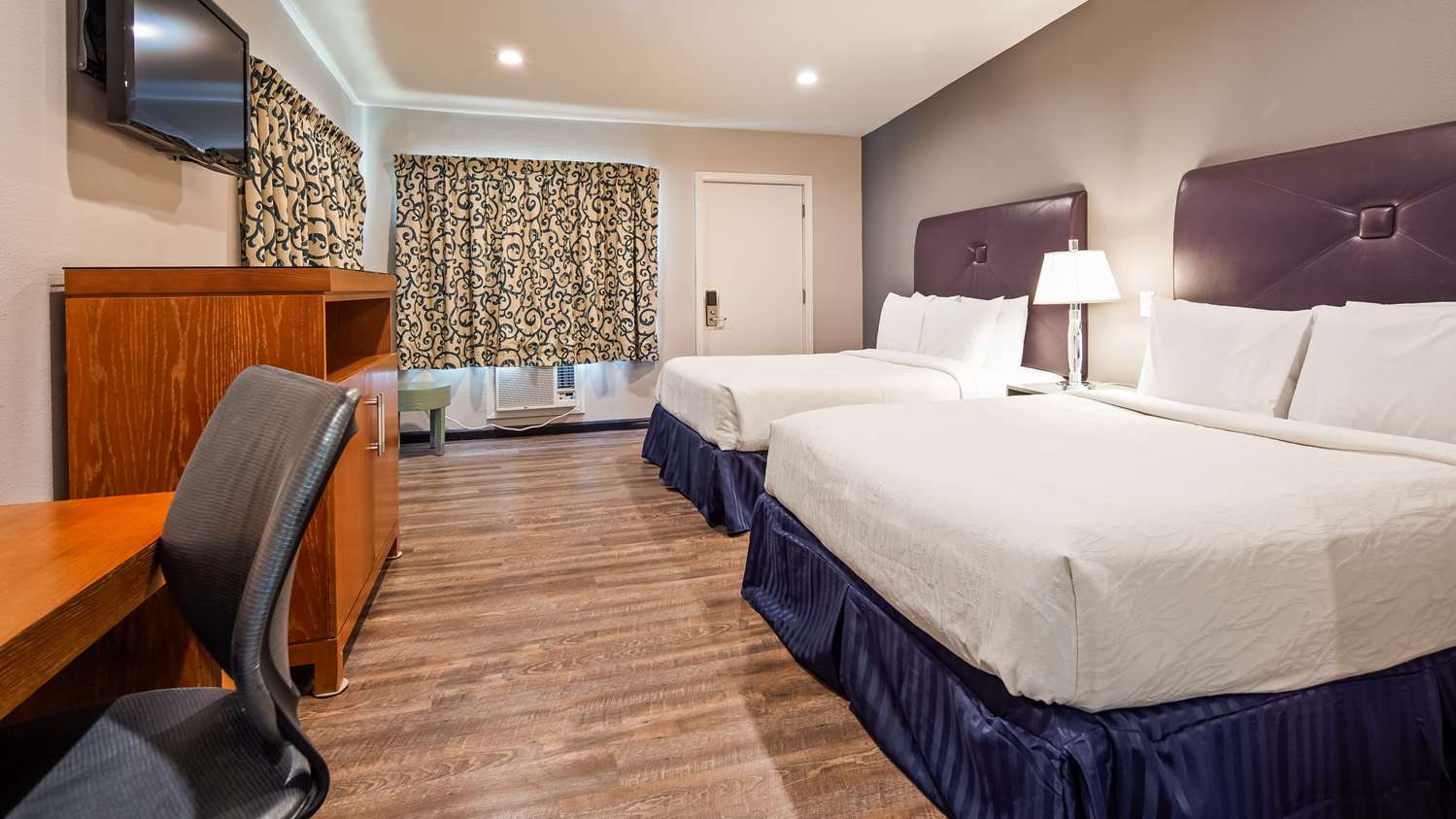 2 Queen Beds Non-Smoking, Micfridge
