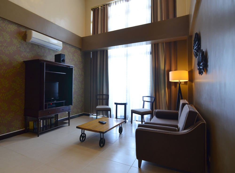 Crosswinds Resort Suites 23/50